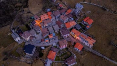 Tramonto su Erbonne, il paese della Valle d'Intelvi popolato solo da quattro persone. Tutte donne. Foto Maurizio Moro - Valle Intelvi Turismo