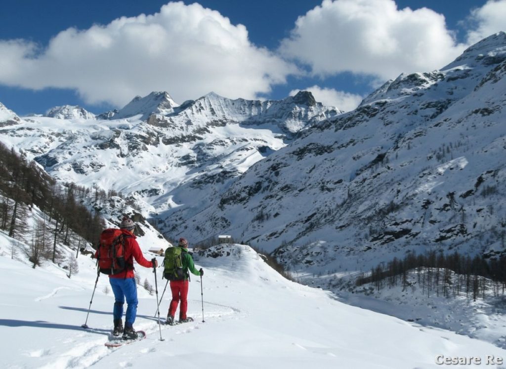 Verso il rifugio Prarayer con Grandes e Petit Murailles sullo sfondo. Foto Cesare Re