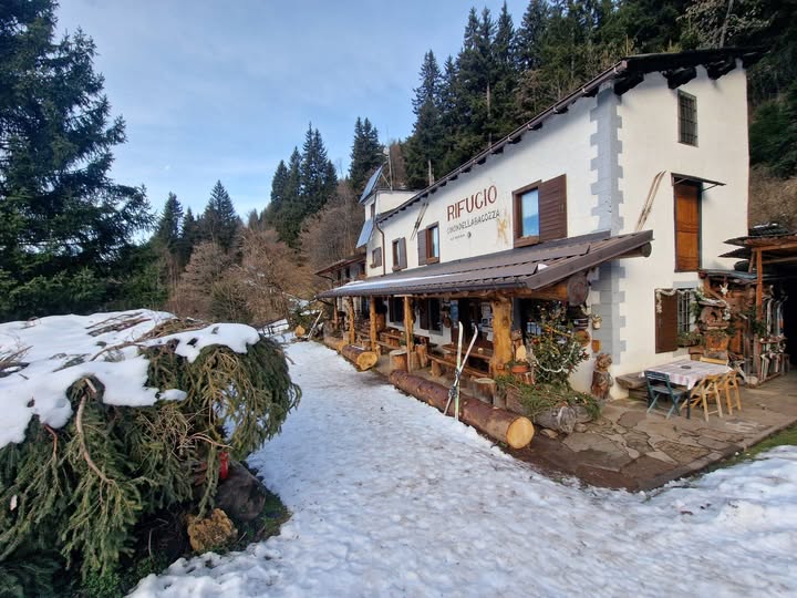 Il rifugio Cimon della Bagozza, sopra Schilpario (BG)