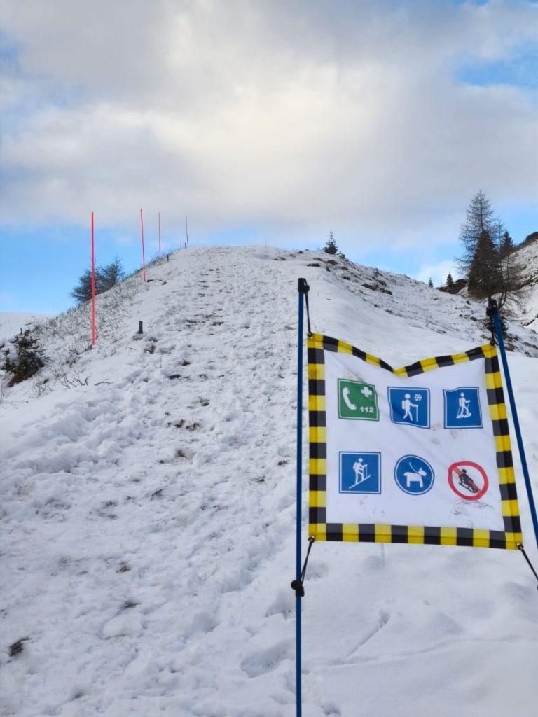 Indicazioni lungo il percorso per Capanna Cervino
