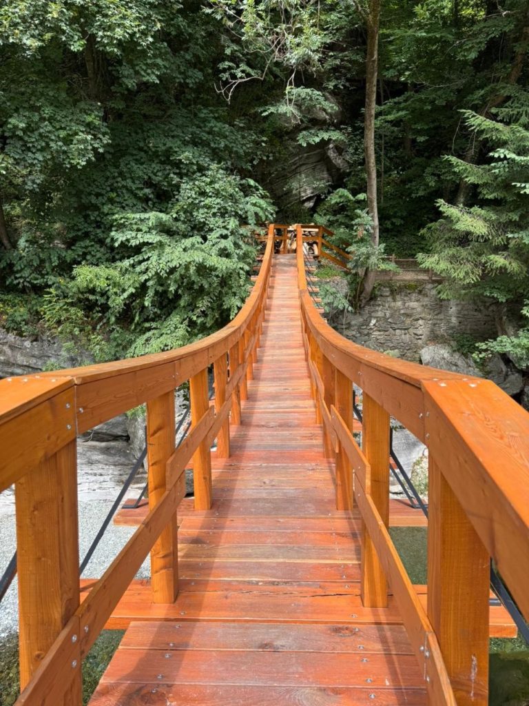 Pontboset (AO), il ponte rifatto di recente