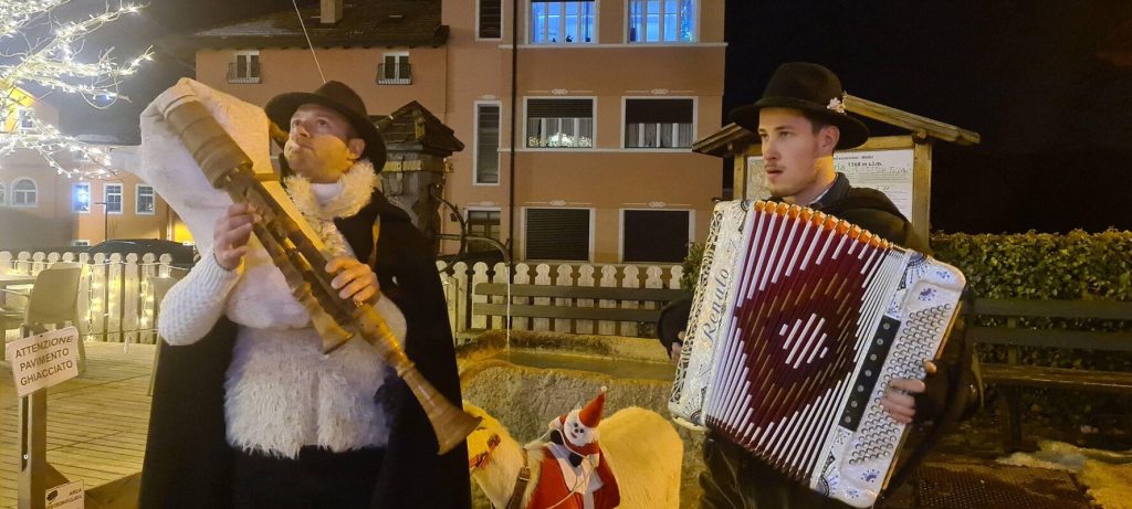 Zampognari delle Dolomiti