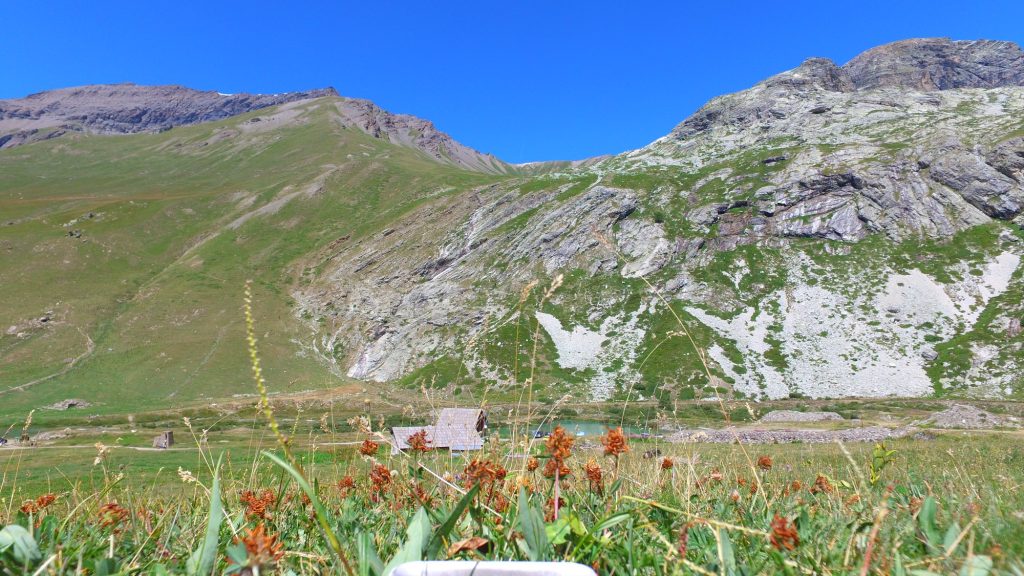 La Valle di Rochemolles con al centro il rifugio. Foto FB Rifugio Scarfiotti - Crosetto