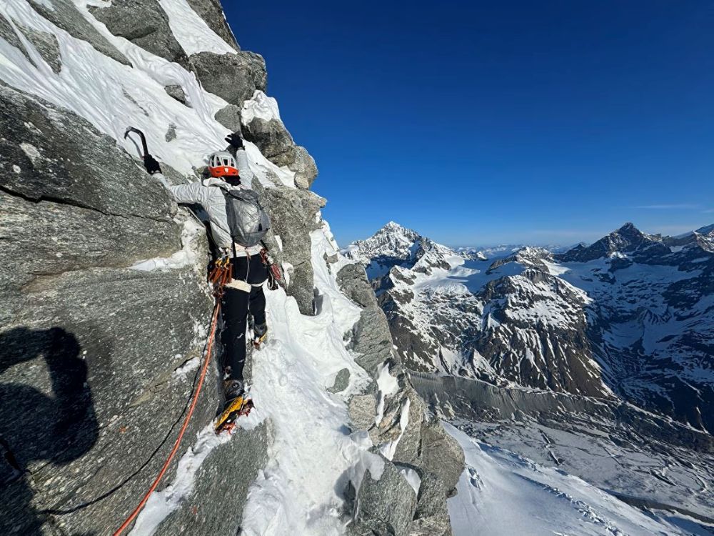 Salendo la Via Schmid, sulla parete nord del Cervino @ benjaminvedrines