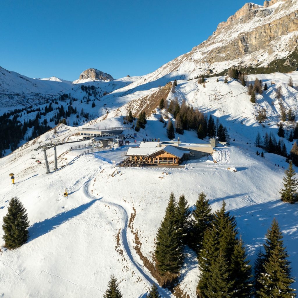 Il Rifugio Burz (Arabba). Foto FB Rifugio-Burz - Arabba