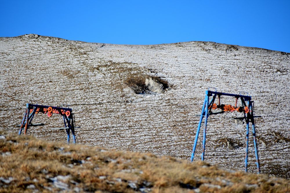 Forca Canapine, uno skilift abbandonato. Foto Stefano Ardito