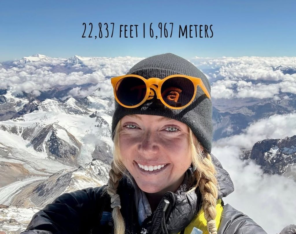 Erin Ton sulla vetta dell'Aconcagua. @ erin_ton7