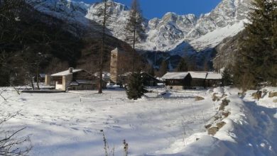 Il Dorf di Macugnaga con la Chiesa Vecchia. Foto Ettore Pettinaroli
