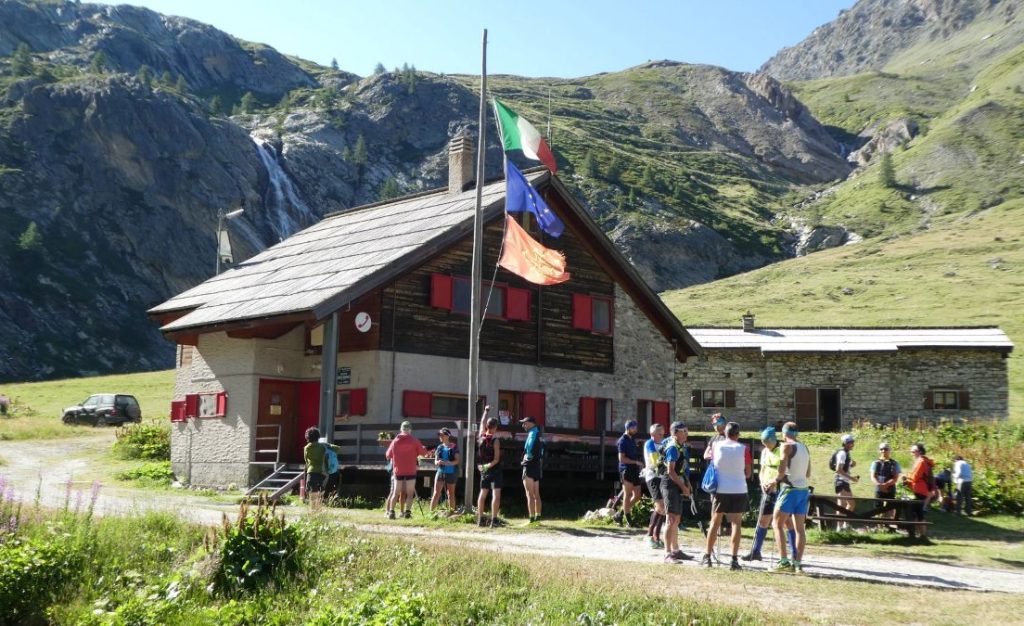Il Rifugio Scarfiotti-Crosetto, a 2165 metri di quota nel territorio di Bardonecchia. Foto FB Rifugio Scarfiotti - Crosetto