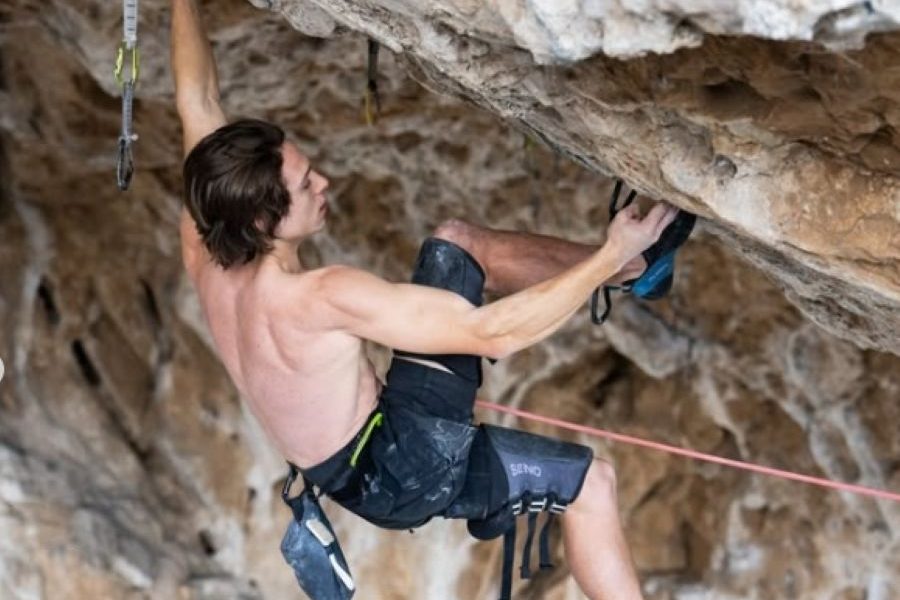 Tyler Thompson su Hundred Proof. Foto IG tyler.w.thompson