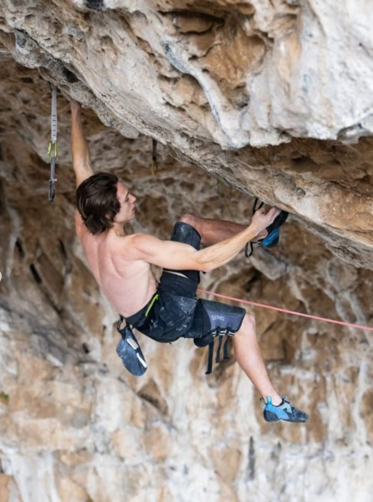 Tyler Thompson su Hundred Proof. Foto IG tyler.w.thompson