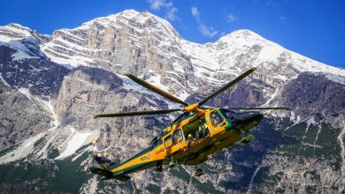 Un elicottero della Guardia di Finanza impegnato in un'operazione di soccorso. Foto FB Guardia di Finanza