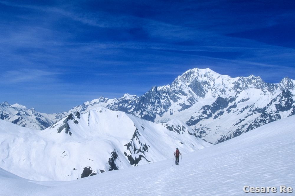 Salendo verso il Col Entre deux sauts. Foto Cesare Re