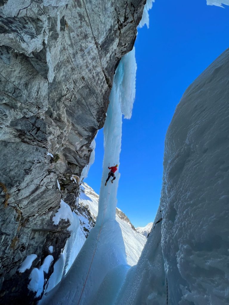 Thomas Bubendorfer su una cascata di ghiaccio