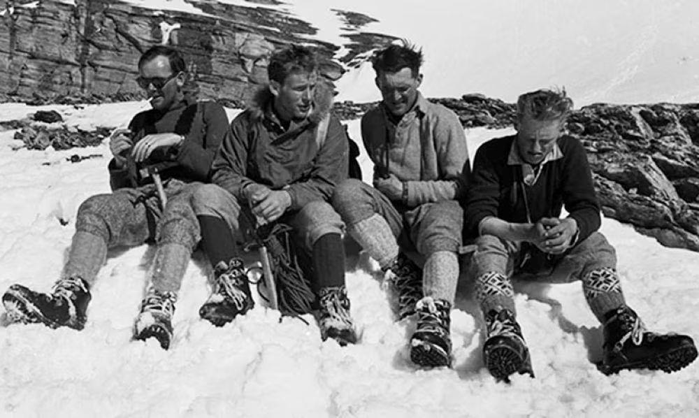 Toni Hiebeler, Toni Kinshofer, Walter Almberger e Anderl Mannhardt ai piedi della Nord dell