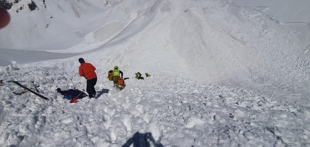 Soccorritori in azione, per loro un inverno di super lavoro. Foto CNSAS VDA