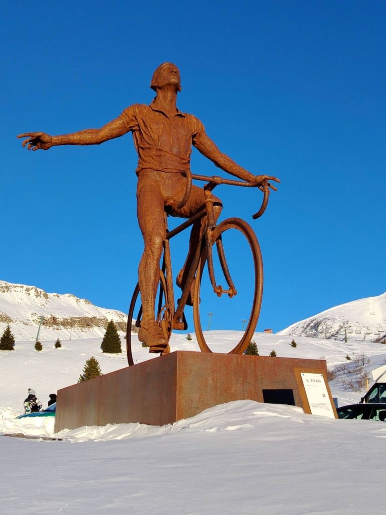 Il monumento a Marco Pantani. Foto Ettore Pettinaroli