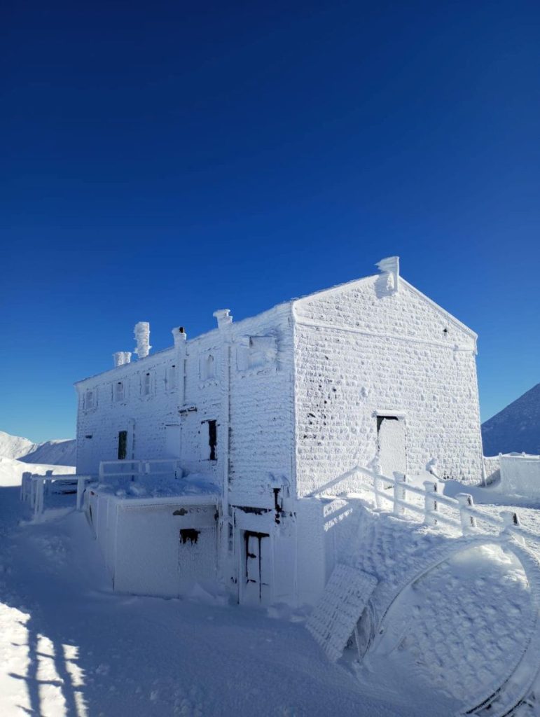 Il Rifugio Duca degli Abruzzi al Lago Scaffaiolo. FB Rifugio Del Lago Scaffaiolo