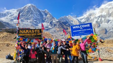Bionde in vetta al campo base dell'Annapurna