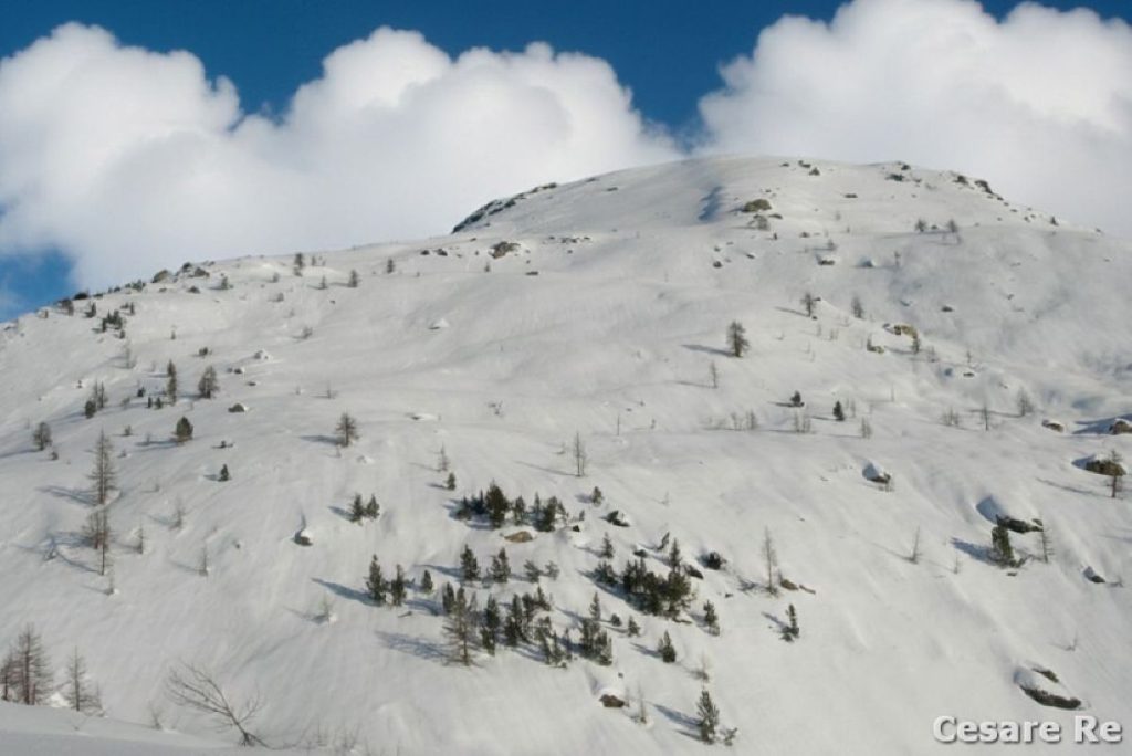 La Cima Piana vista dalla zona del Lago Muffè. Foto Cesare Re