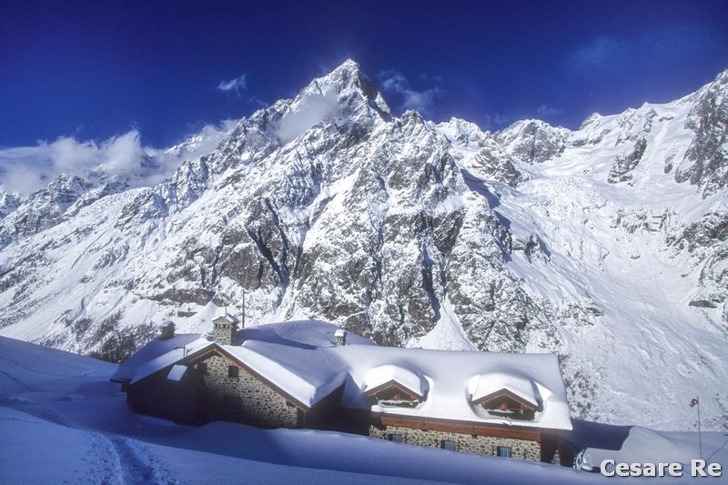 La vista dal Rifugio Bonatti. Foto Cesare Re