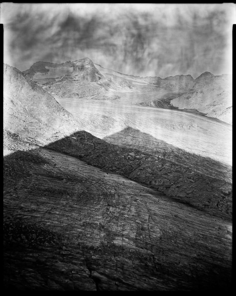 Le ombre delle Lobbie si proiettano sul Pian di Neve, dal Rifugio Ai Caduti dell