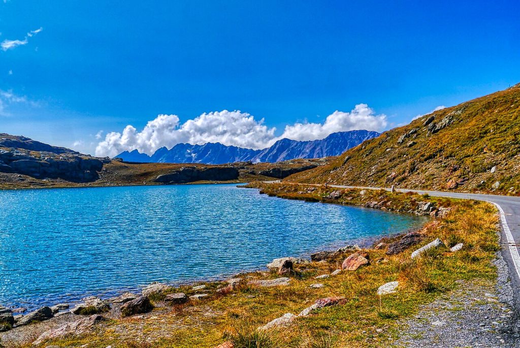 Lago Bianco - Foto Zairon - Wikimedia Commons, CC BY-SA 4.0
