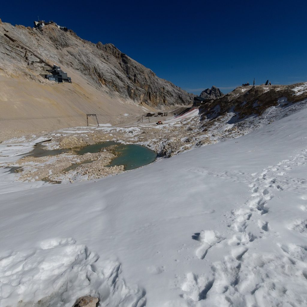 Impianto sulla porzione settentrionale del ghiacciaio Schneeferner, 2023 - Foto Stephan Sprinz - Wikimedia Commons, CC BY 4.0