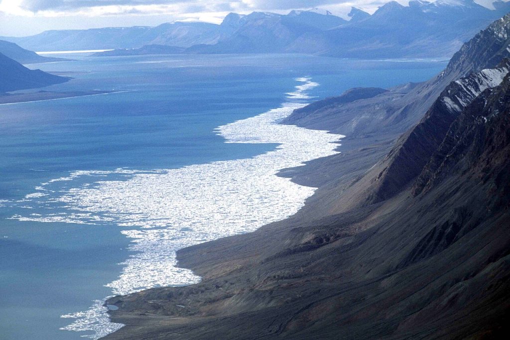 Fiordi di Ellesmere Island - Foto Ansgar Walk - Wikimedia Commons, CC BY-SA 2.5