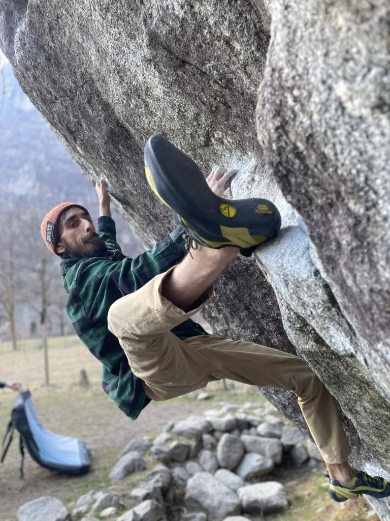 Isacco Saini del team di tracciatura al lavoro.