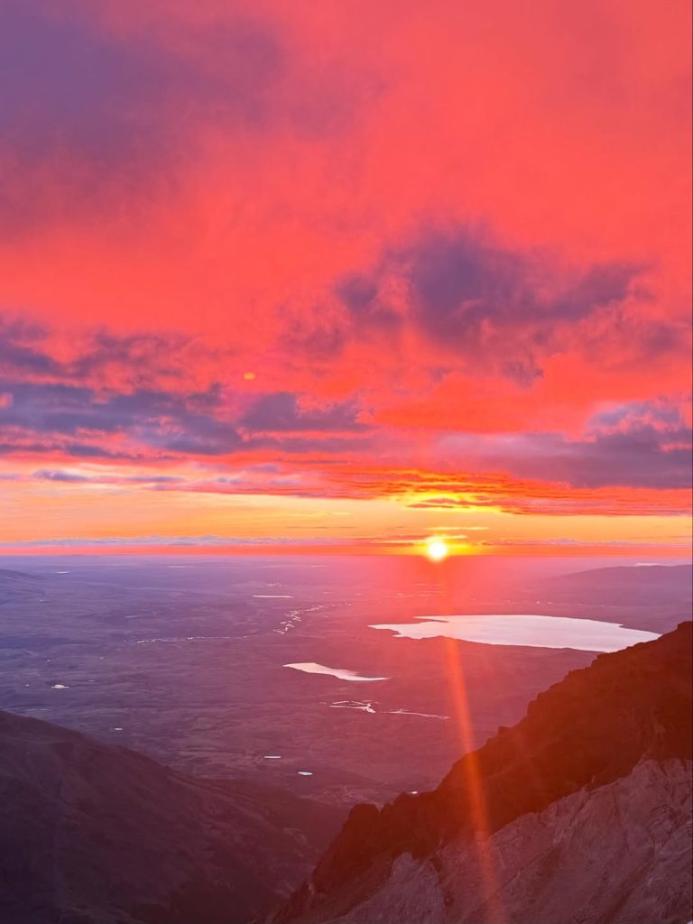 Alba dalla parete. Foto Instagram Myles Moser