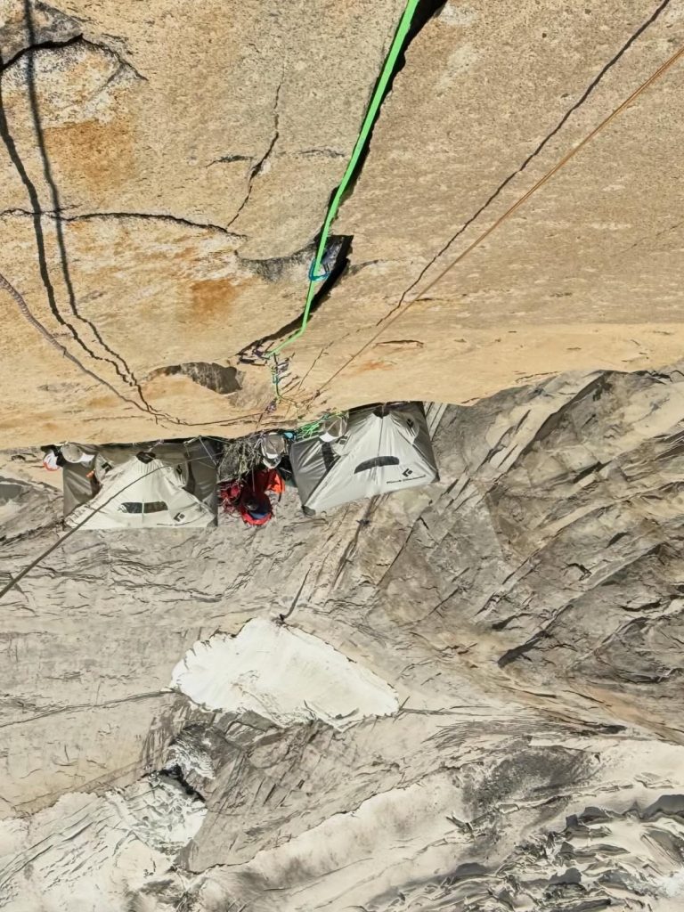 Un momento della salita. Foto Instagram Myles Moser