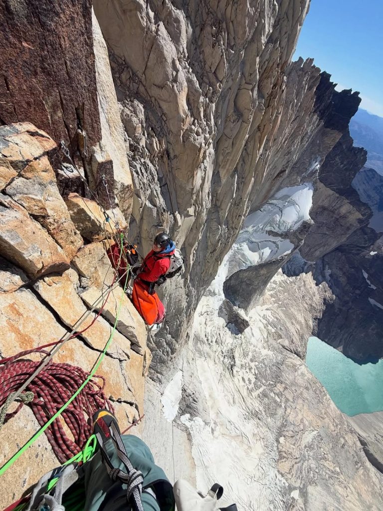 Un momento della salita. Foto Instagram Myles Moser