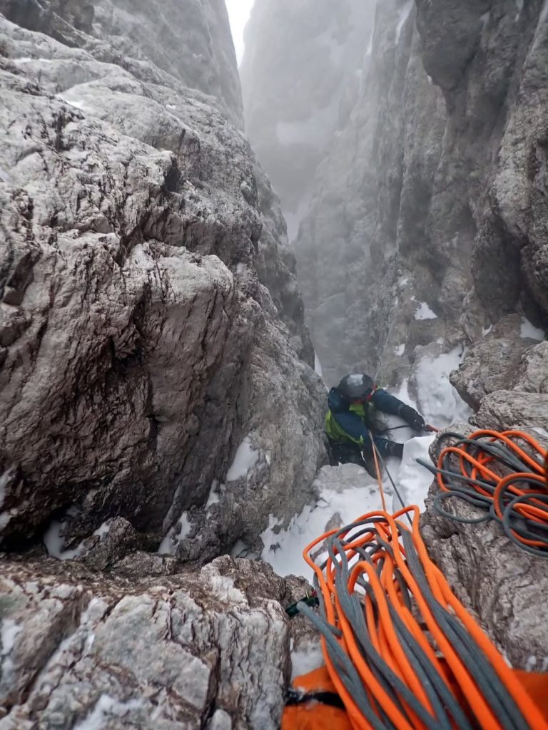 Durante la scalata. Foto Instagram Emanuele Andreozzi