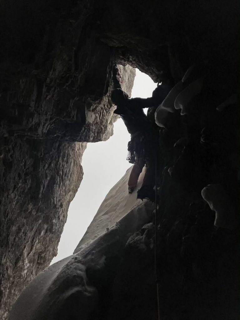 Durante la scalata. Foto Instagram Emanuele Andreozzi