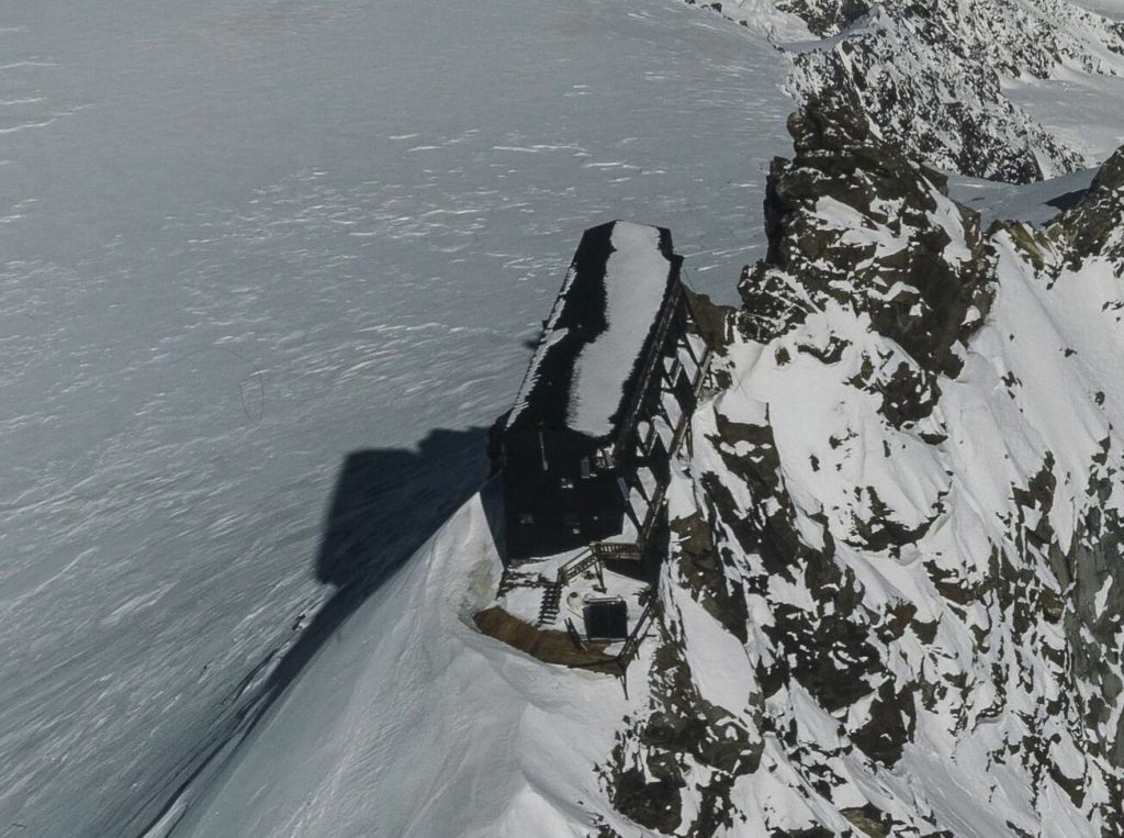 Capanna Margherita - Foto ETH-Bibliothek Zürich, Bildarchiv/Stiftung Luftbild Schweiz / Fotograf: Swissair Photo - Wikimedia Commons, CC BY-SA 4.0