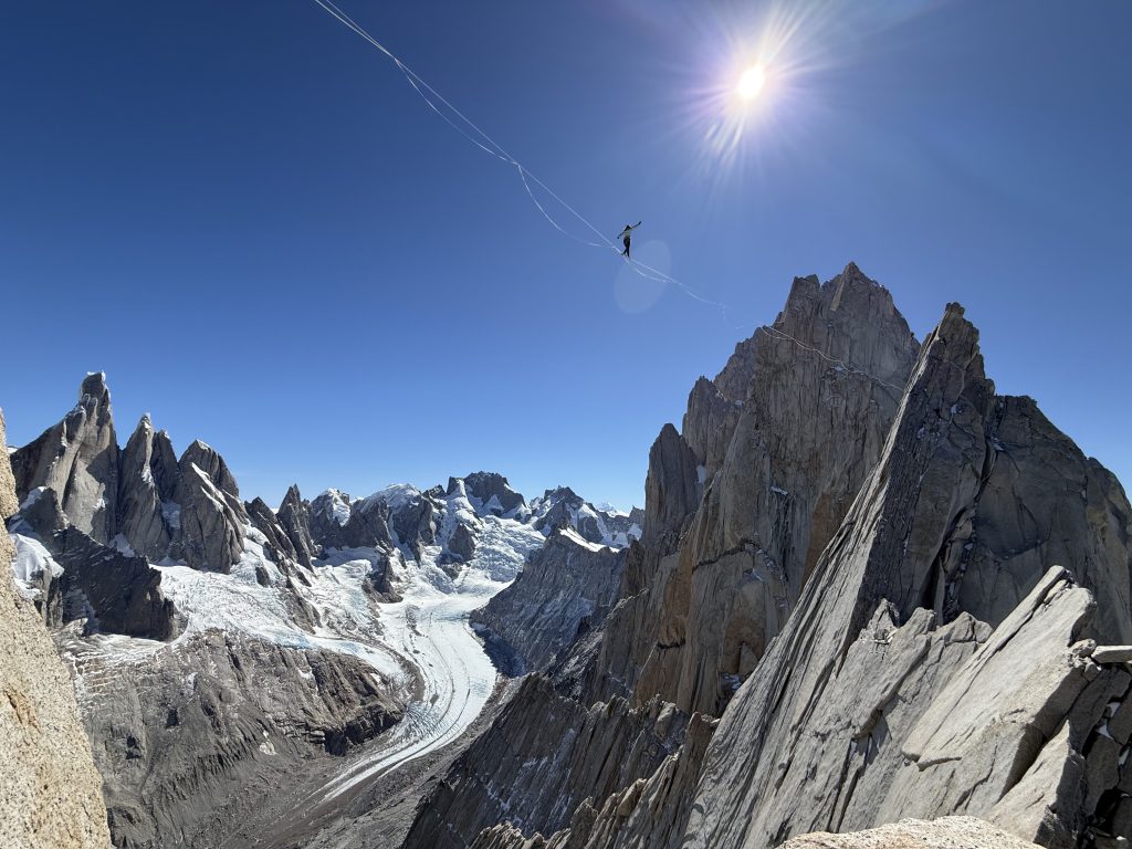 La prima Highline nel massiccio del Fitz Roy. Foto Lukas Irmles