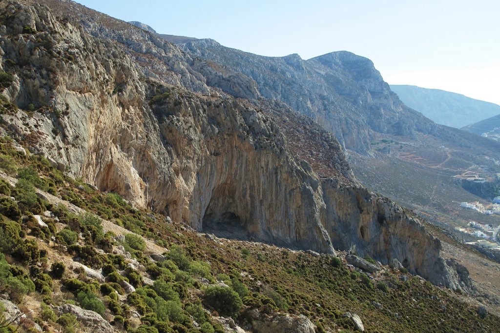 Uno dei settori di arrampicata di Kalymnos. Foto Wikimedia Commons
