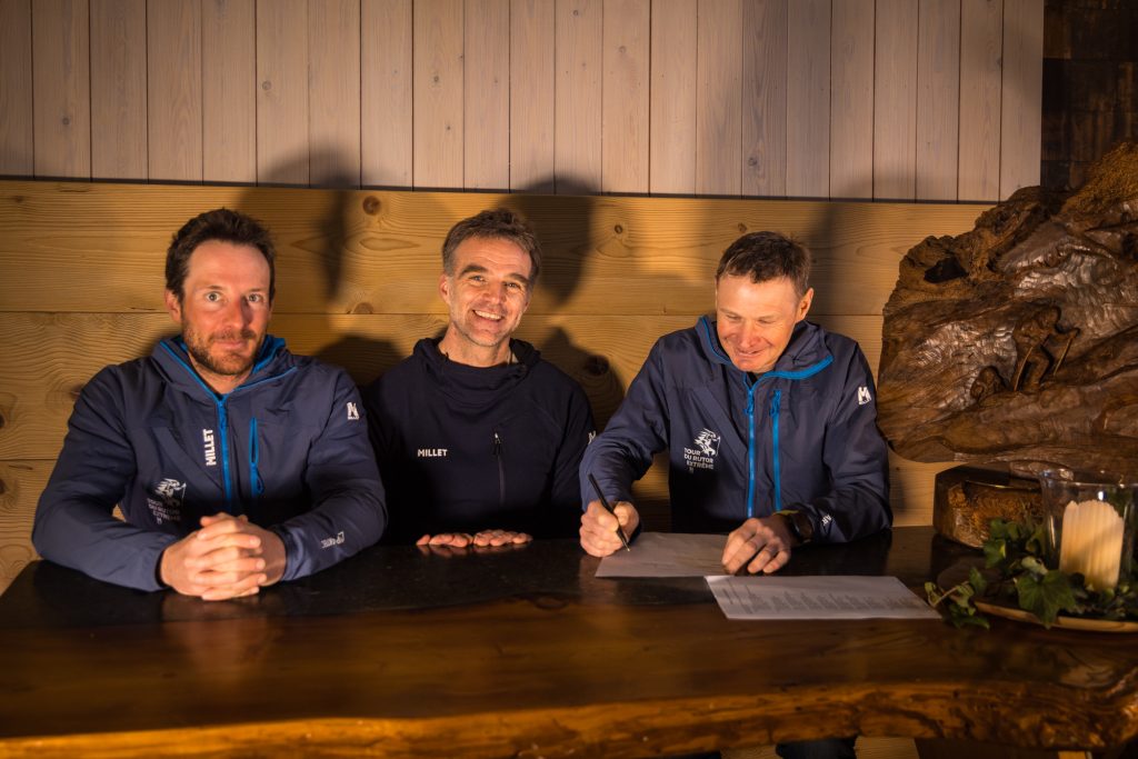 La firma del rinnovo di collaborazione tra Millet e il Tour du Rutor. Foto Maurizio Torri