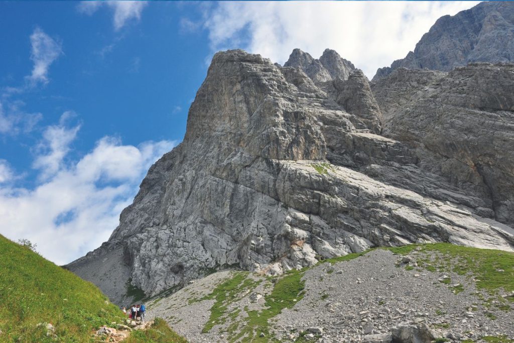 Monte Coglians dal sentiero per il rifugio Lambertenghi. Foto Stefano Ardito