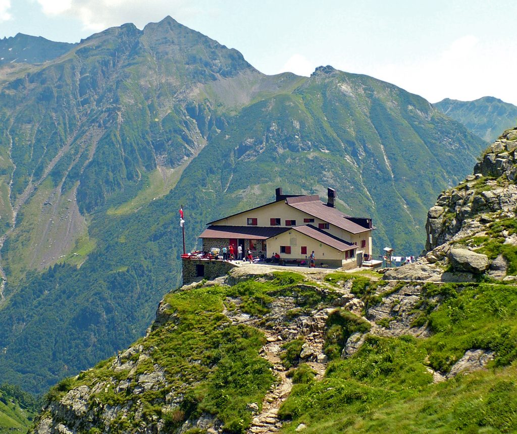 Rifugio Mario Merelli al Coca - Foto MatthewGhera - Wikimedia Commons, CC BY 3.0