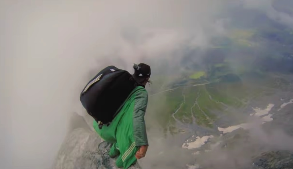 Frame dal trailer HBO "The Dark Wizard"