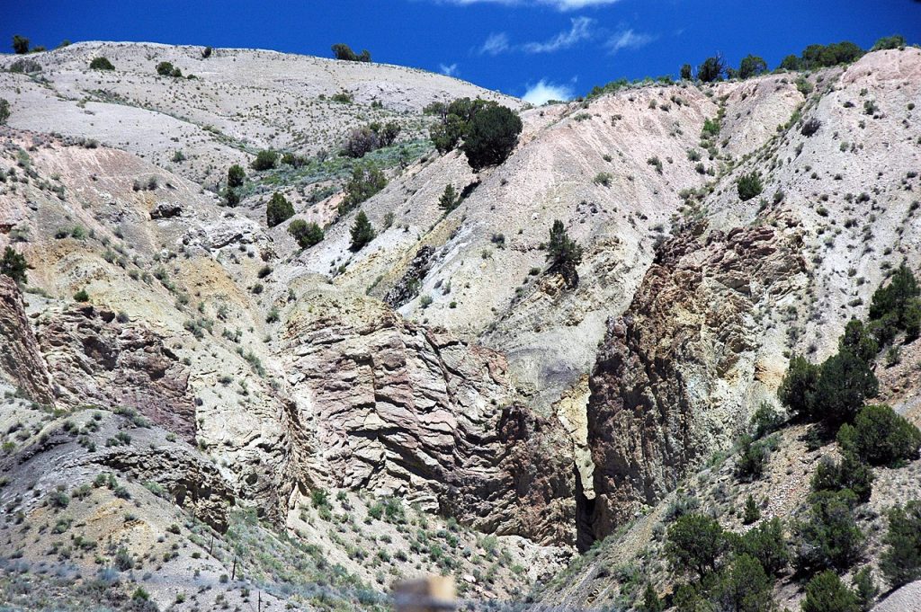 Le montagne vicino Gypsum, Colorado - Foto James St. John - Wikimedia Commons, CC BY 2.0
