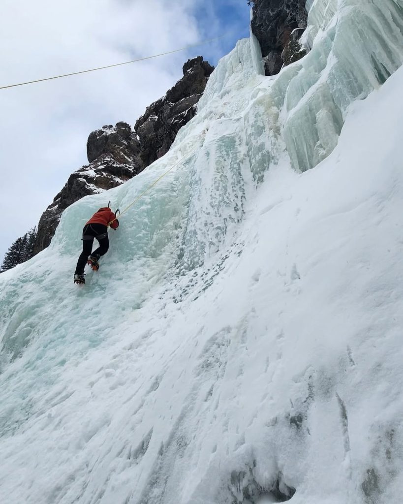 Scalando su ghiaccio. Foto Instagram Christina Koch