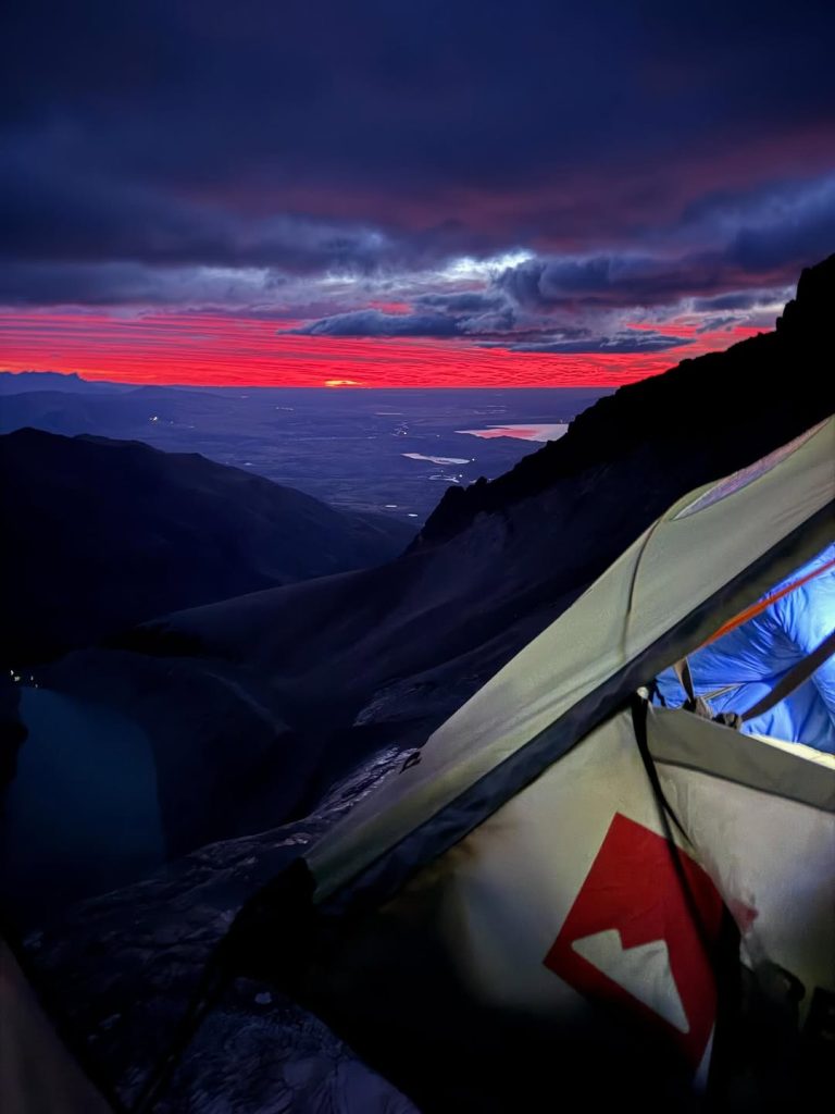 Un momento della salita. Foto Instagram Caro North