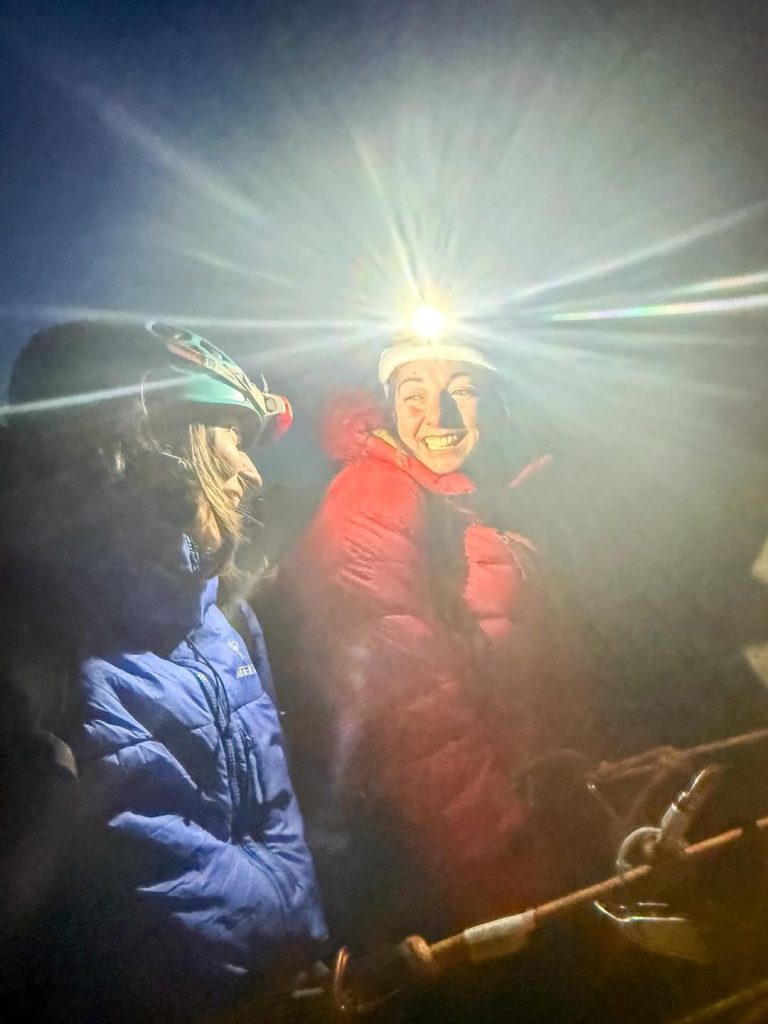 Un momento della salita. Foto Instagram Caro North