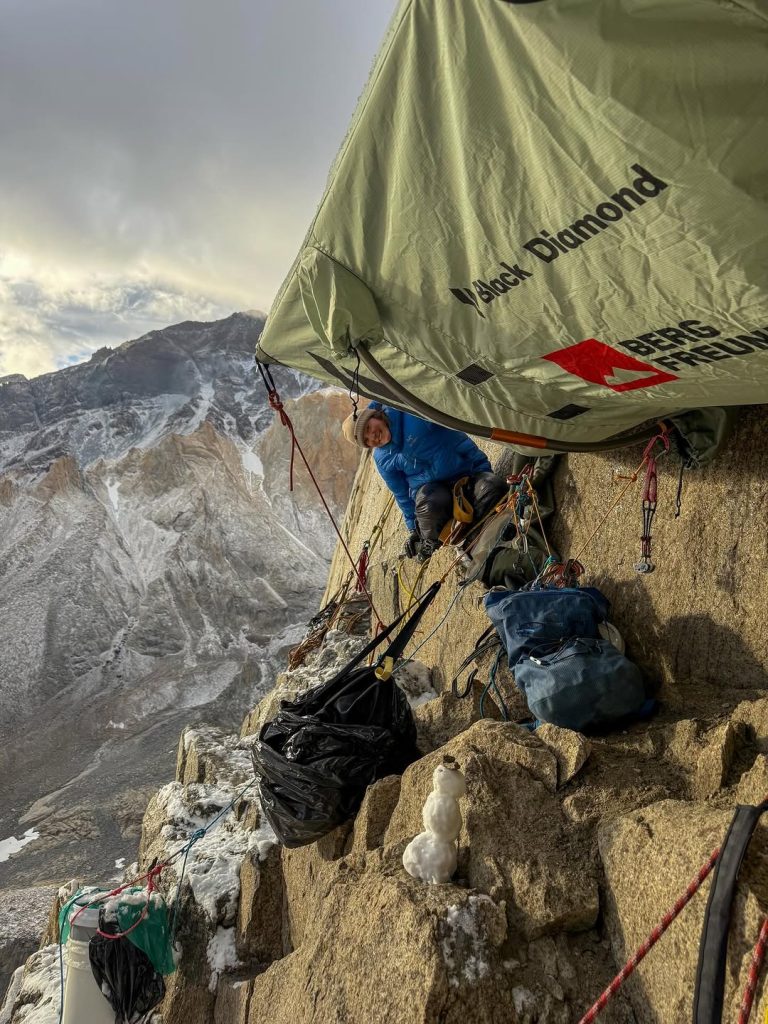 Un momento della salita. Foto Instagram Caro North