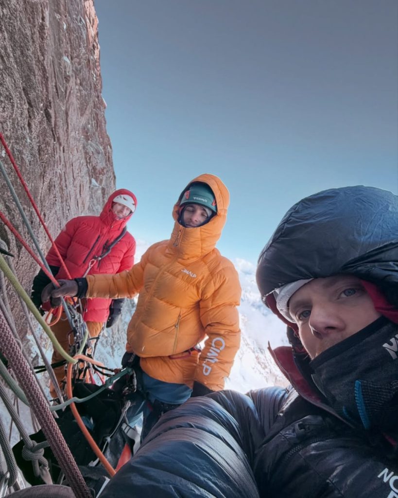 Durante la salita. Foto Instagram Arthur Poindefert