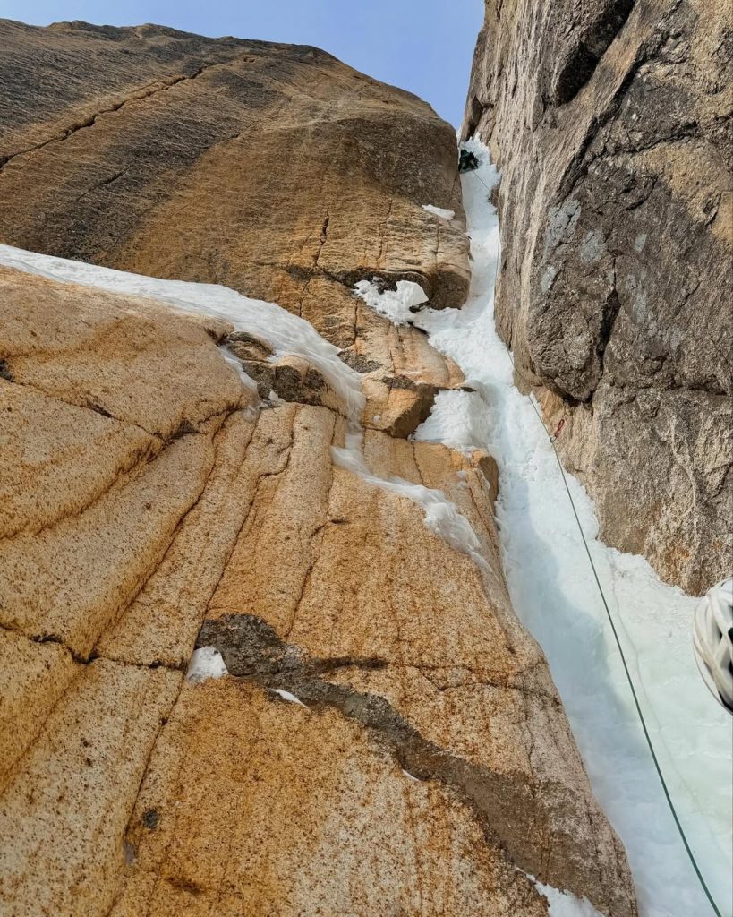 Durante la salita. Foto Instagram Alan Rousseau