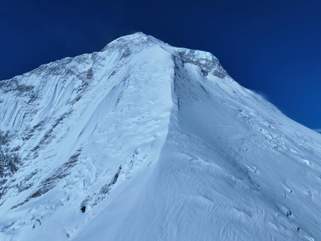 Il Dhaulagiri. Foto Instagram Mingma G